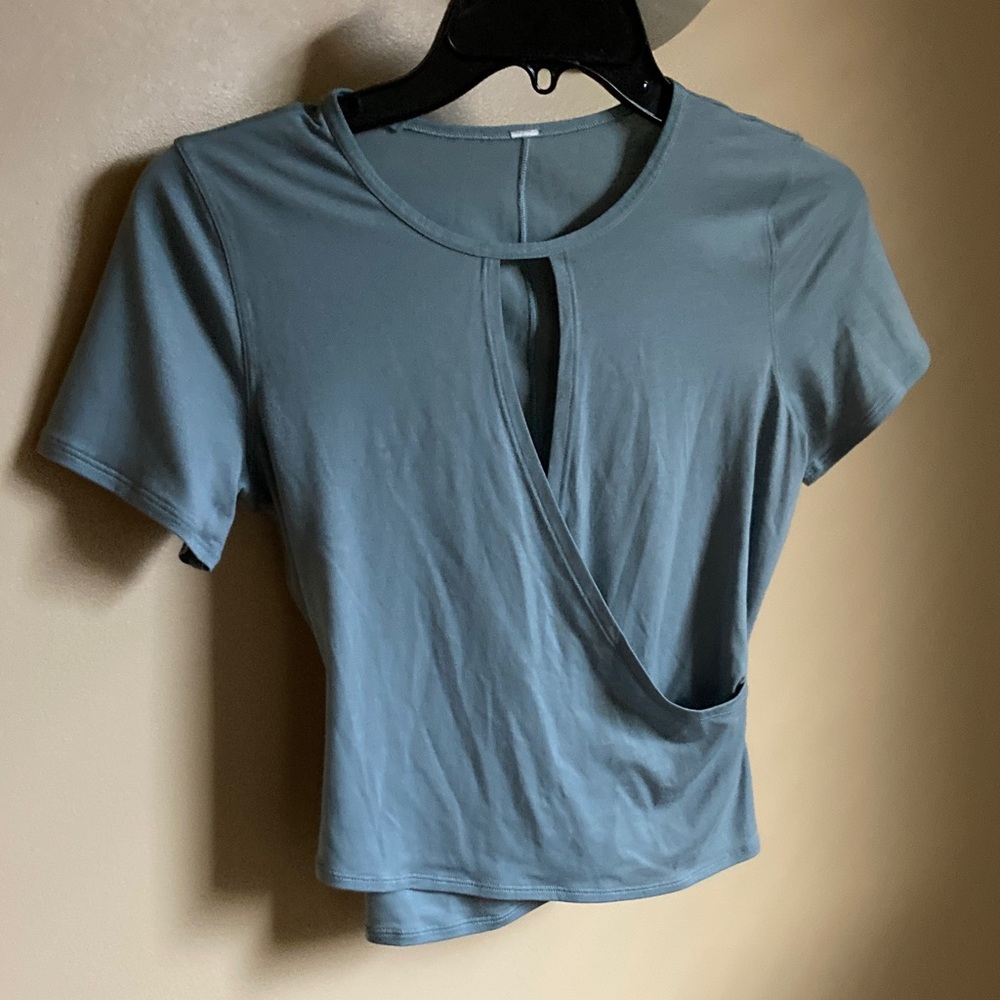 Lululemon $64 round trip wrap shirt top Blue cast sz 2 XXS
